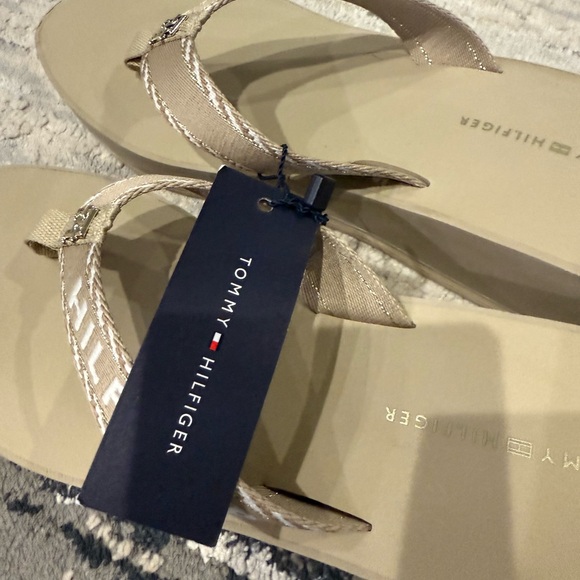 Tommy Hilfiger flip flops. - Picture 3 of 4